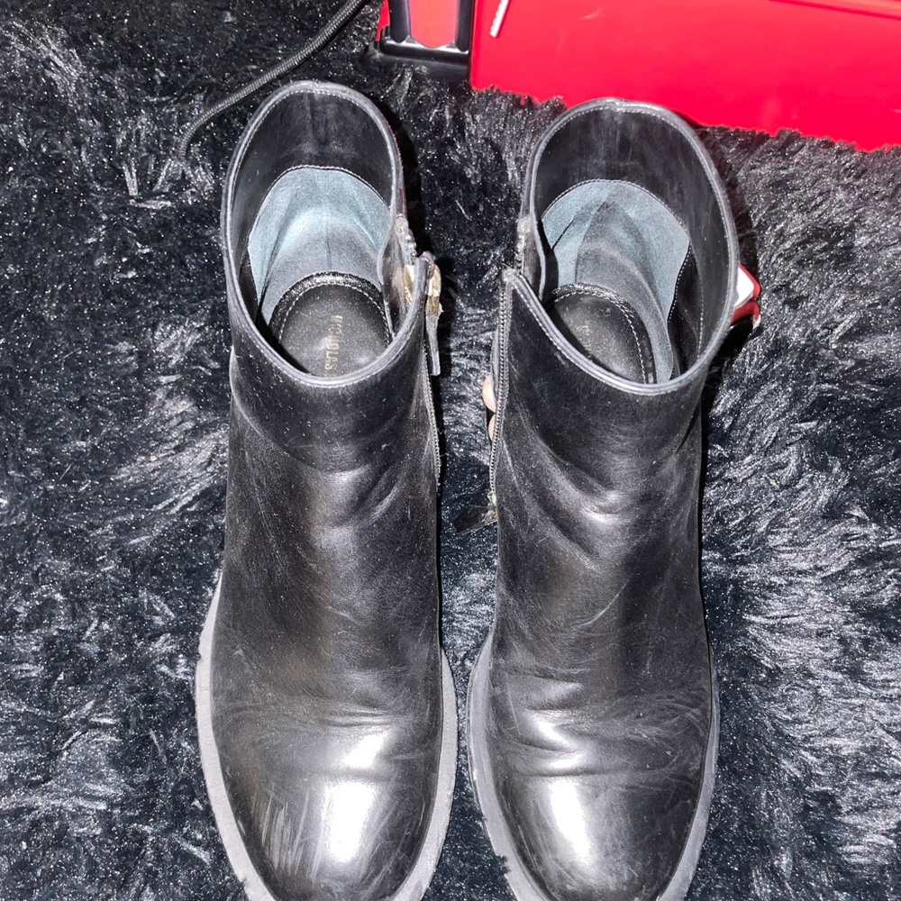 Used Nicholas Kirkwood  black pearl boots size 38.5